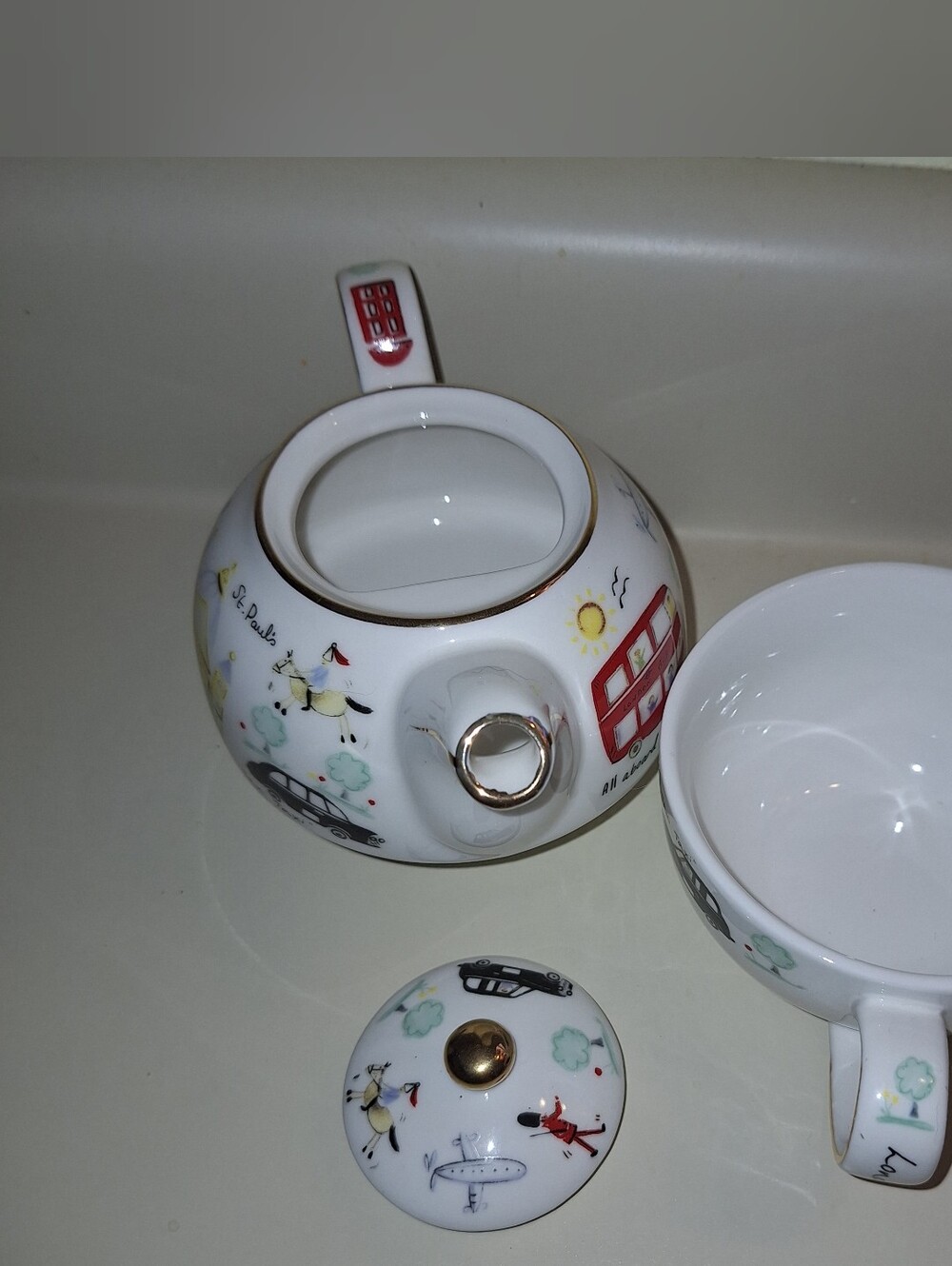 London Travel Teapot W/Cup~Fine China ~James Sadler~Tour Of England~Gold Trim